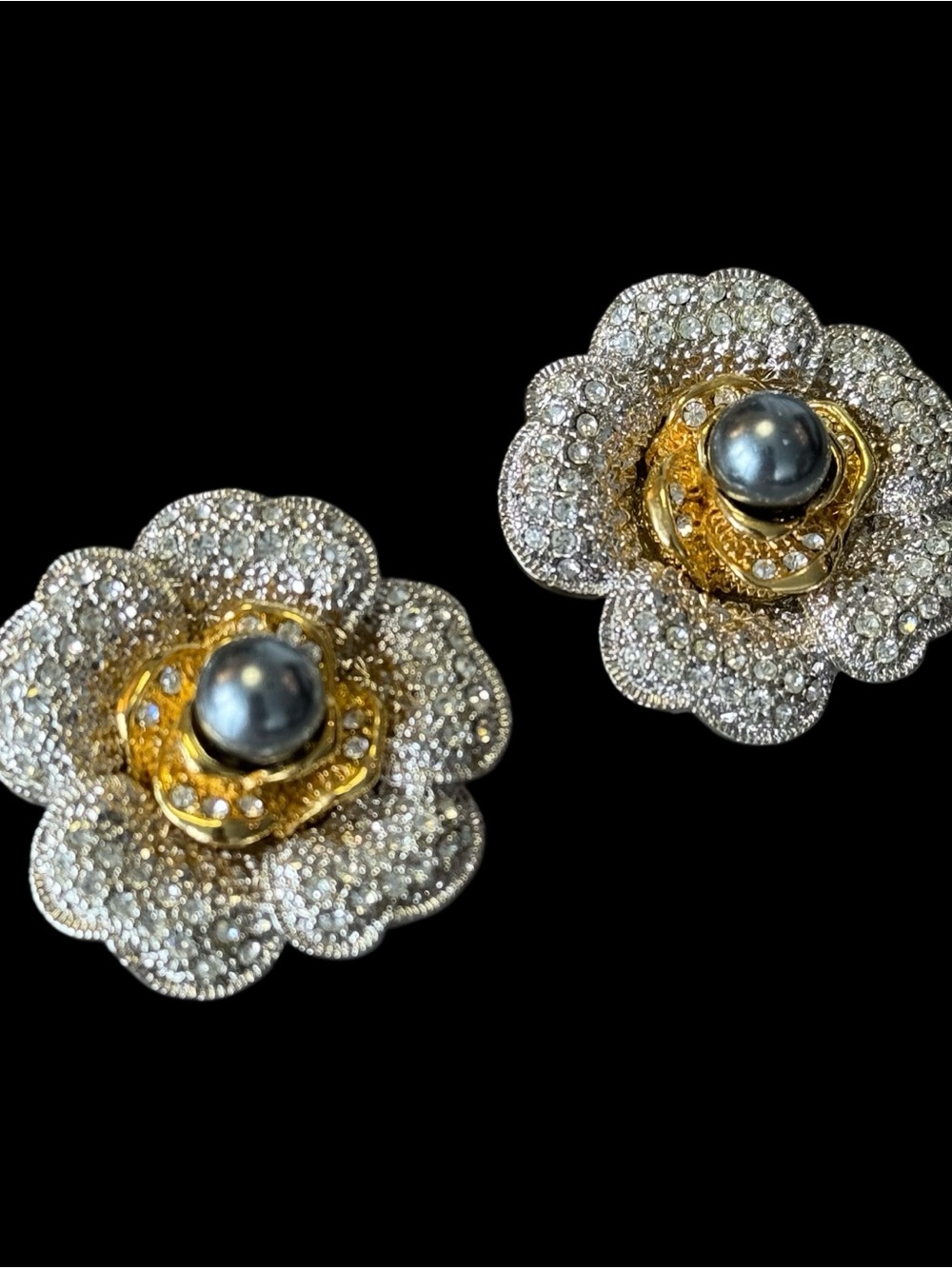 β¨Elegant Flower Gray Pearl and Crystal Clip-On Earrings